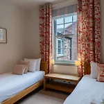 St Denys View With Free Parking Apartment *