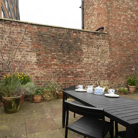 Apartment St Denys View With Free Parking York