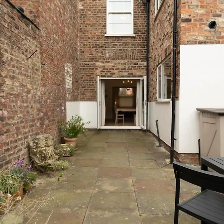 St Denys View With Free Parking Apartment *