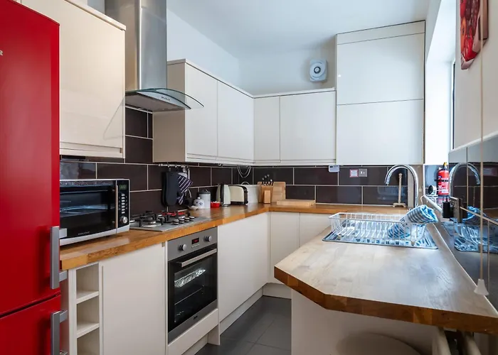 St Denys View With Free Parking Apartment