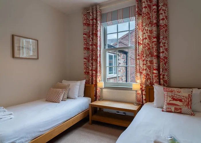 St Denys View With Free Parking Apartment *