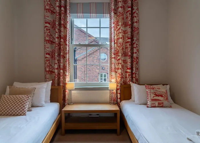 St Denys View With Free Parking Apartment *