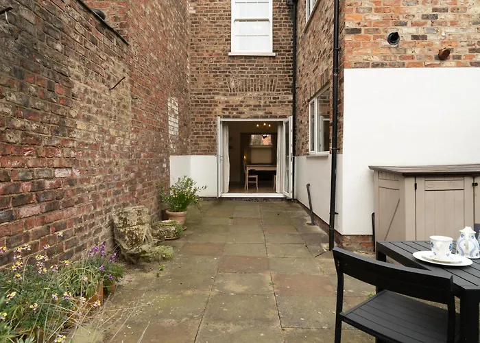 St Denys View With Free Parking Apartment *